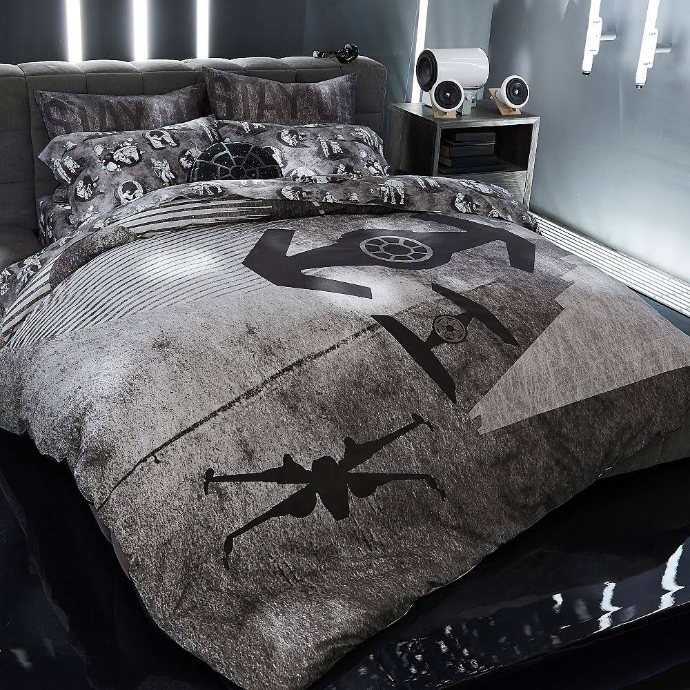 Wars Space Chase Duvet Cover